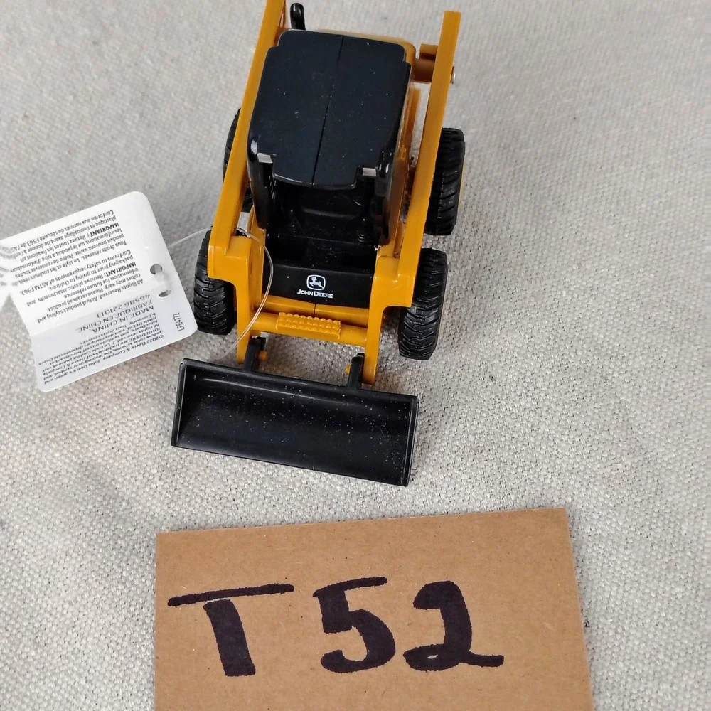 NWT John Deere ERTL Skid Steer Loader Yellow Black Construction Farm Toy